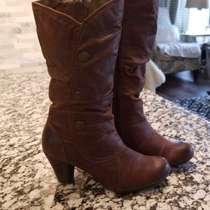 Very cute Beartrap  heeled boots.  Sz 7.5